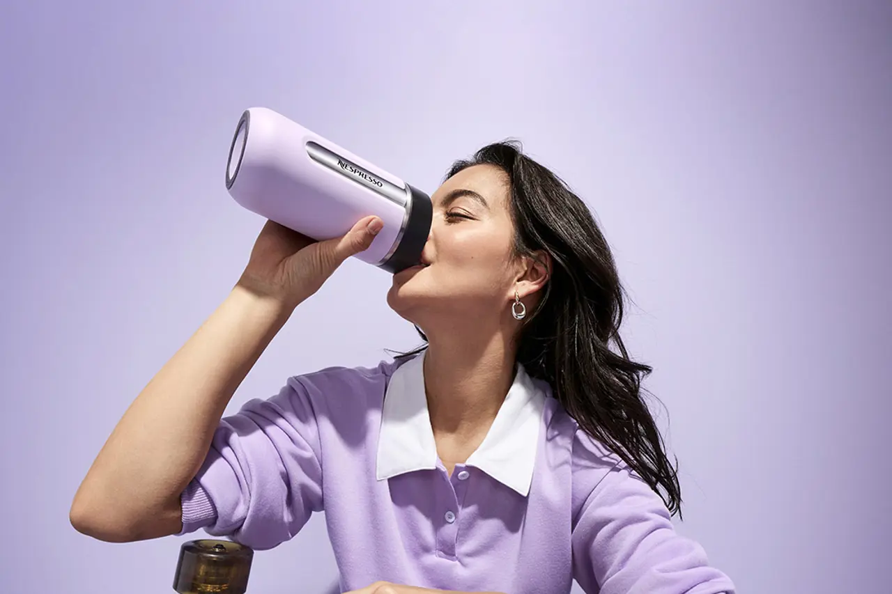 TRAVEL MUG M LAVENDER Product Scenic