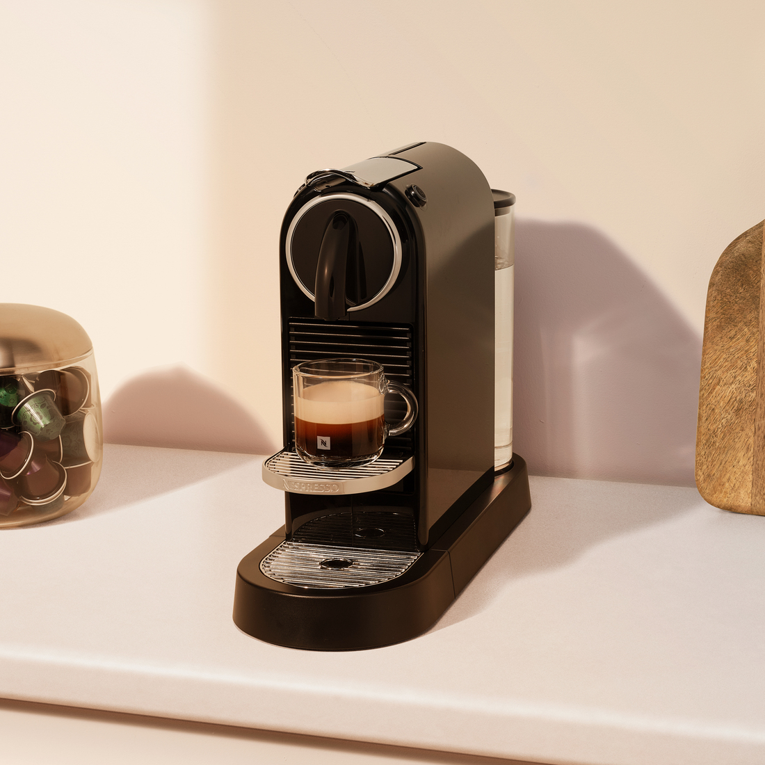 Citiz Basic Black WW Econtent Lifestyle Front3q Image 1X1 Perpetuity