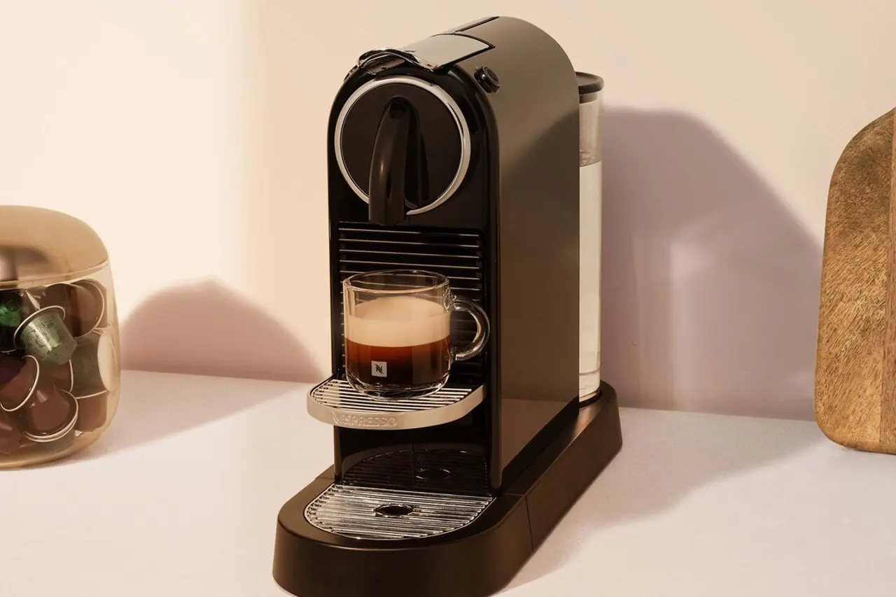 NESPRESSO HQ WEB MACHINEPDP25 ORG IMG OTHERS JPG RGB 1X1 VL OL 25 CITIZ BLACK 3Q (1)